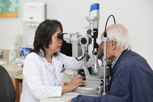 Bệnh viện Vinmec ghép giác mạc cho bệnh nhân 85 tuổi